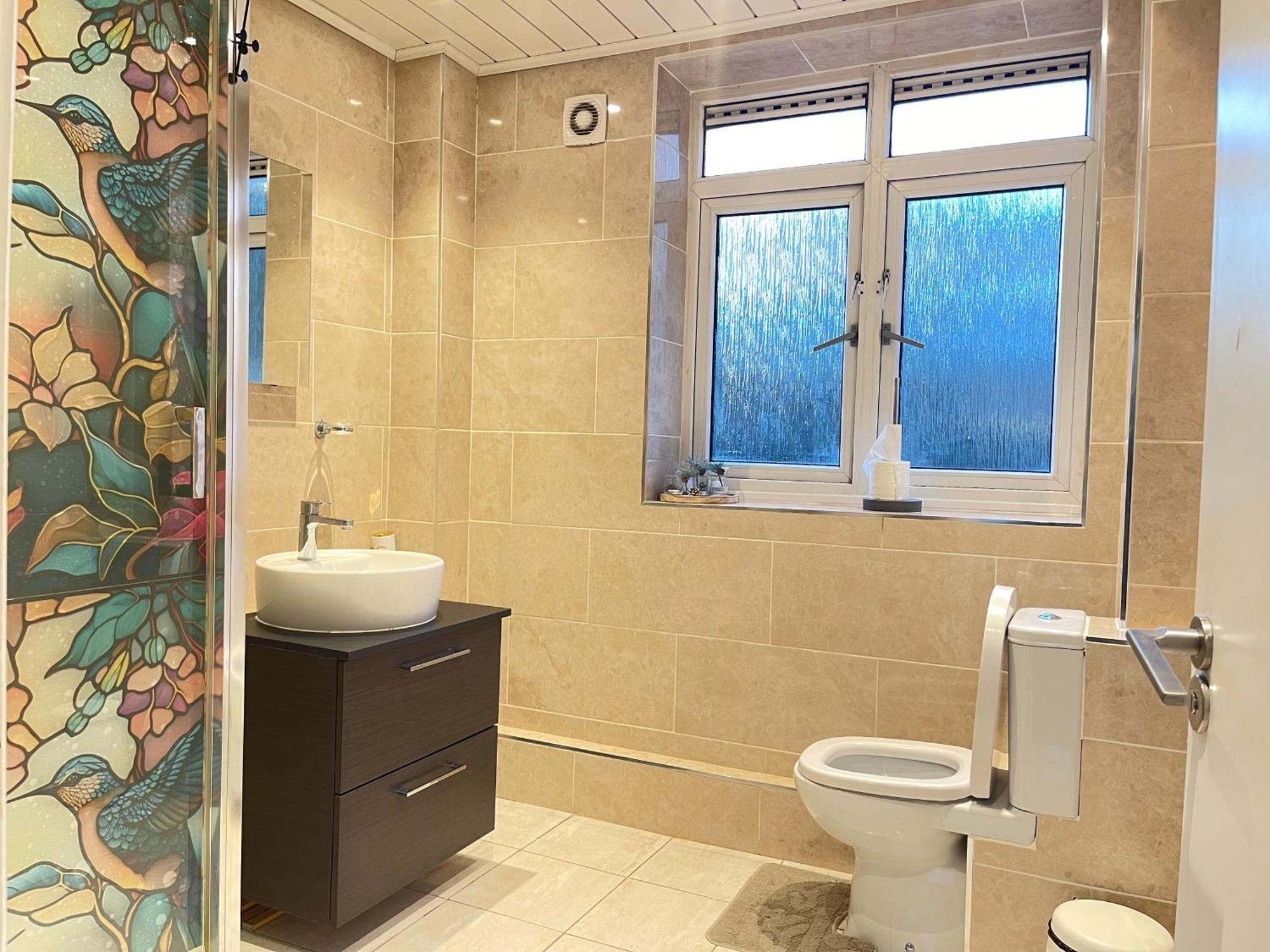 Room With King Size Bed And Shared Kitchen Raynes Park Εξωτερικό φωτογραφία