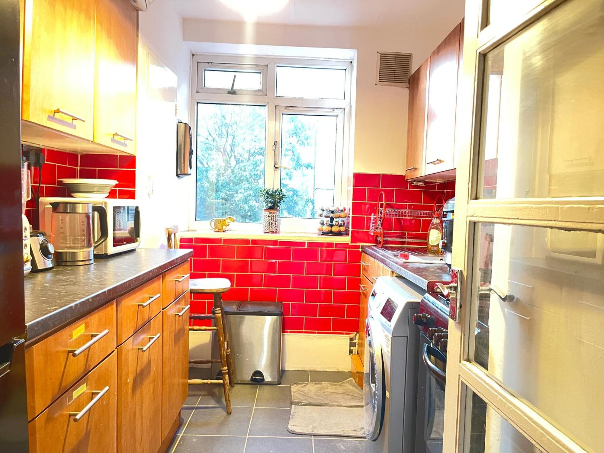 Room With King Size Bed And Shared Kitchen Raynes Park Εξωτερικό φωτογραφία
